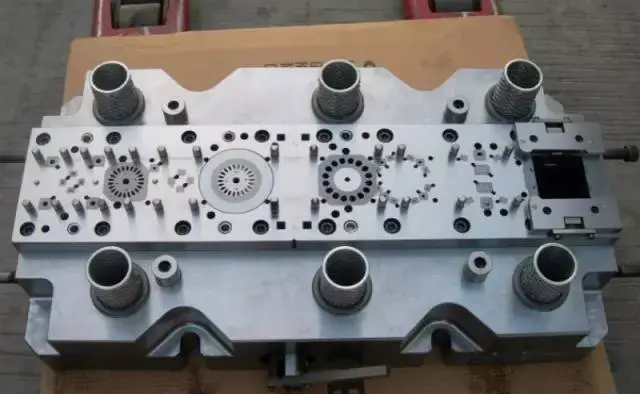 Lõi rotor động cơ hoàn chỉnh sau quá trình dập tự động ghép xiên